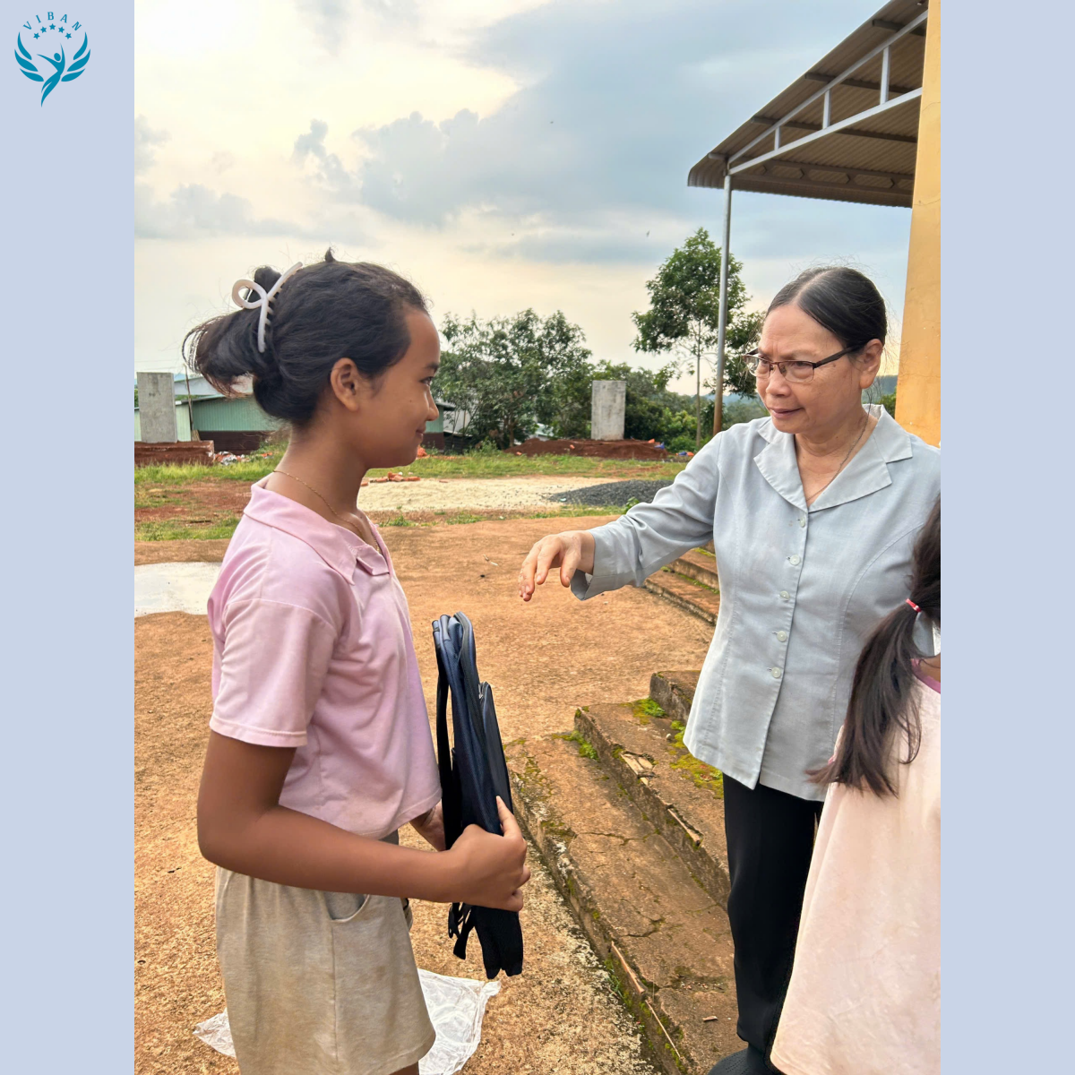 Sơ Minh Nhã tiếp bước cho các em trong mùa tựu trường