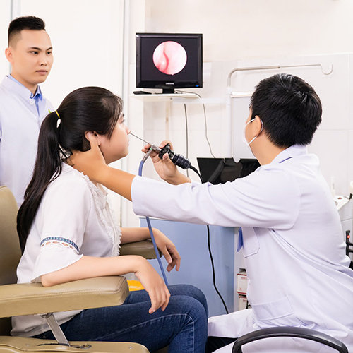 Mẹ bầu nên đi khám khi nghẹt mũi kéo dài hoặc khó thở