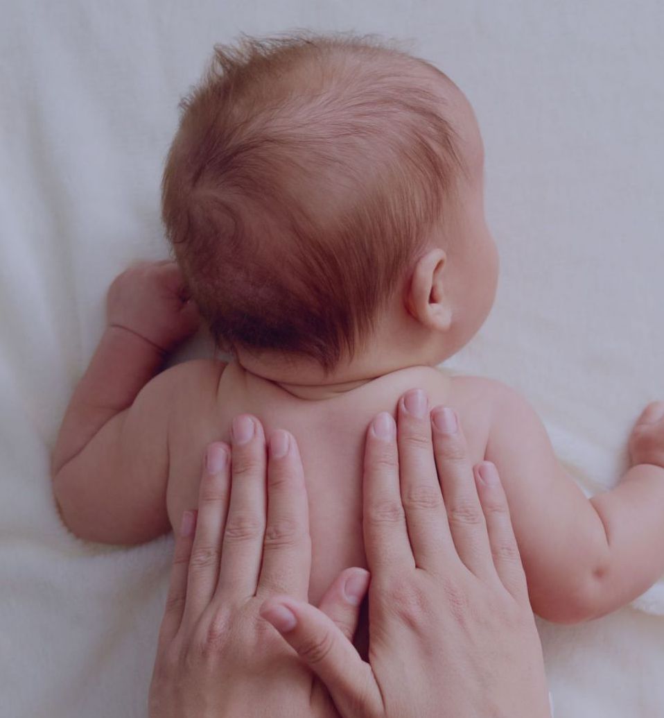 Hãy massage cho trẻ