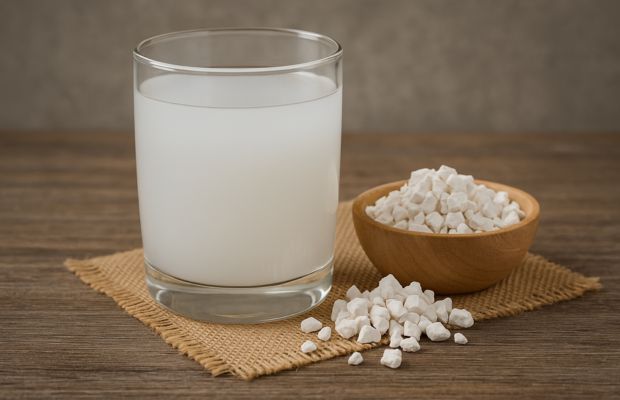 Một ly nước bột sắn dây pha với nước mát, chìa khóa để tận dụng tinh bột kháng trị táo bón