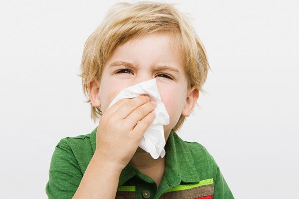 Sổ mũi kèm ho cần xử lý đồng thời cả mũi và họng để giảm kích thích hiệu quả hơn